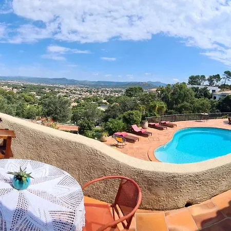 M, D'hotes, Vue Mer, Sauna, Piscine A Six-fours Couette-café *